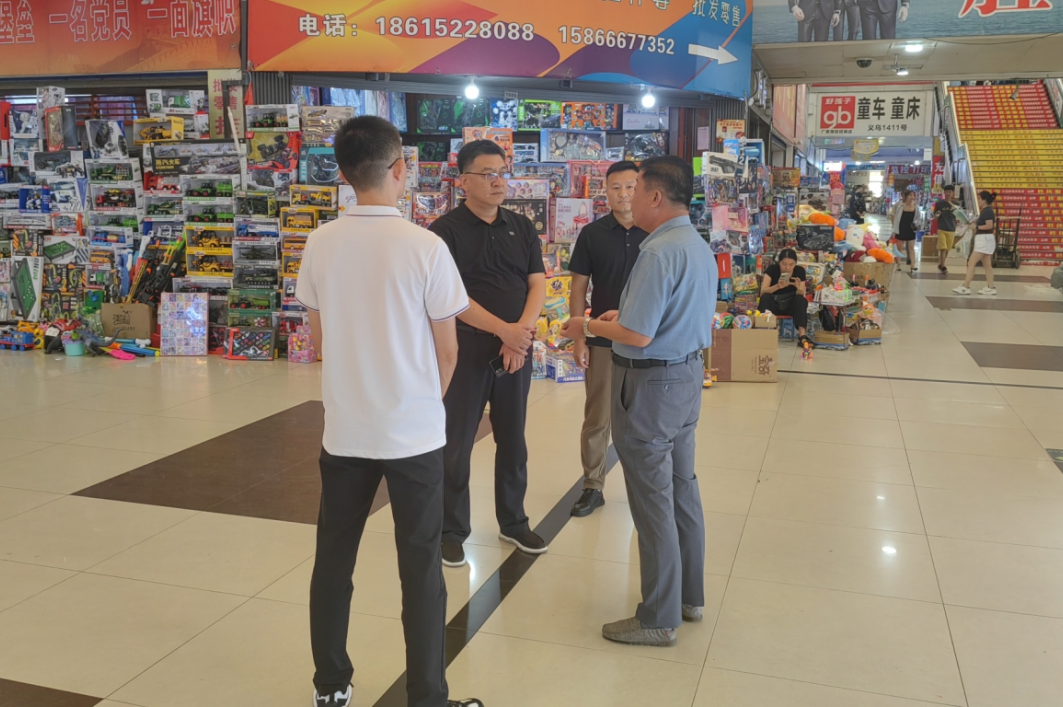 濟(jì)南市章丘區(qū)商務(wù)服務(wù)中心領(lǐng)導(dǎo)一行對集團(tuán)濟(jì)南市場進(jìn)行安全大檢查