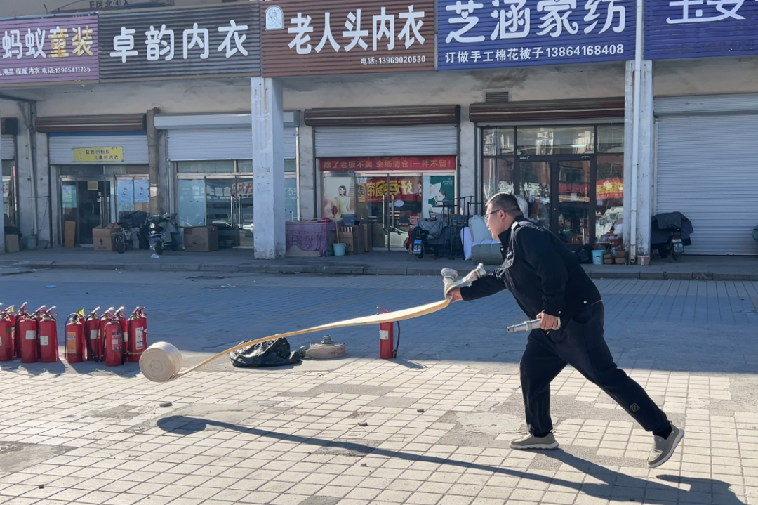 集團(tuán)濟(jì)南市場開展消防水帶及滅火器實(shí)操演練