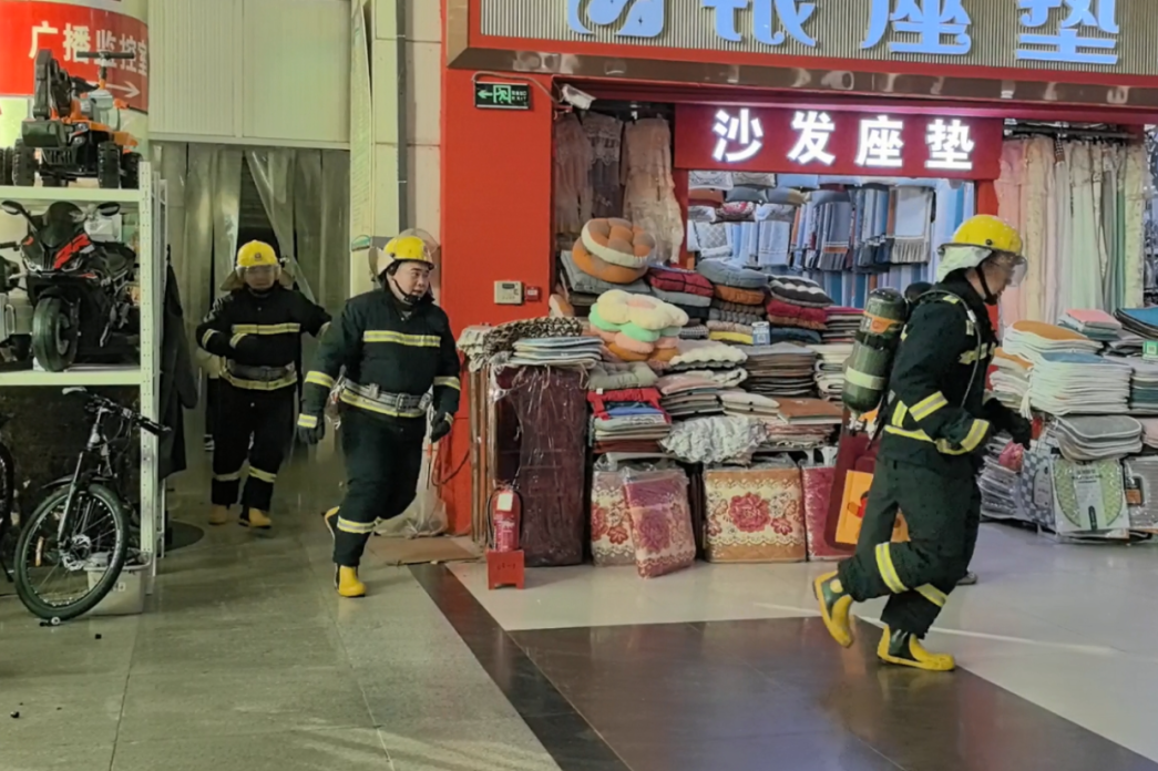 集團(tuán)濟(jì)南市場(chǎng)開(kāi)展消防實(shí)戰(zhàn)演練